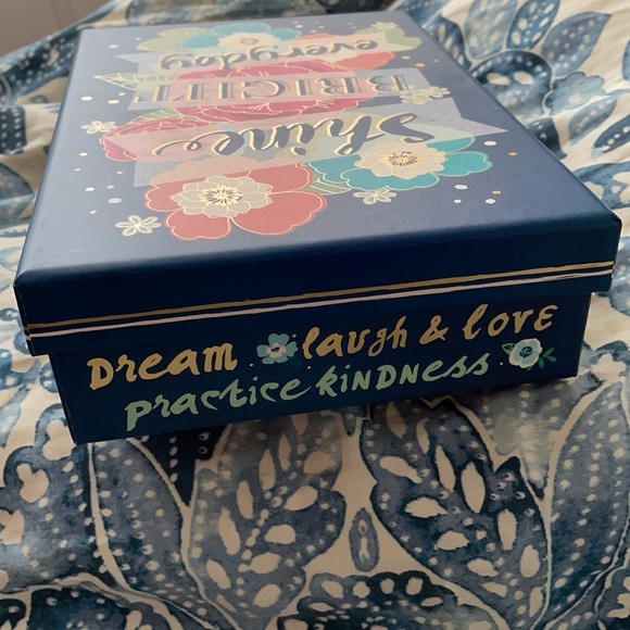 NWOT BEAUTIFUL KEEPSAKE BOX - Picture 4 of 7